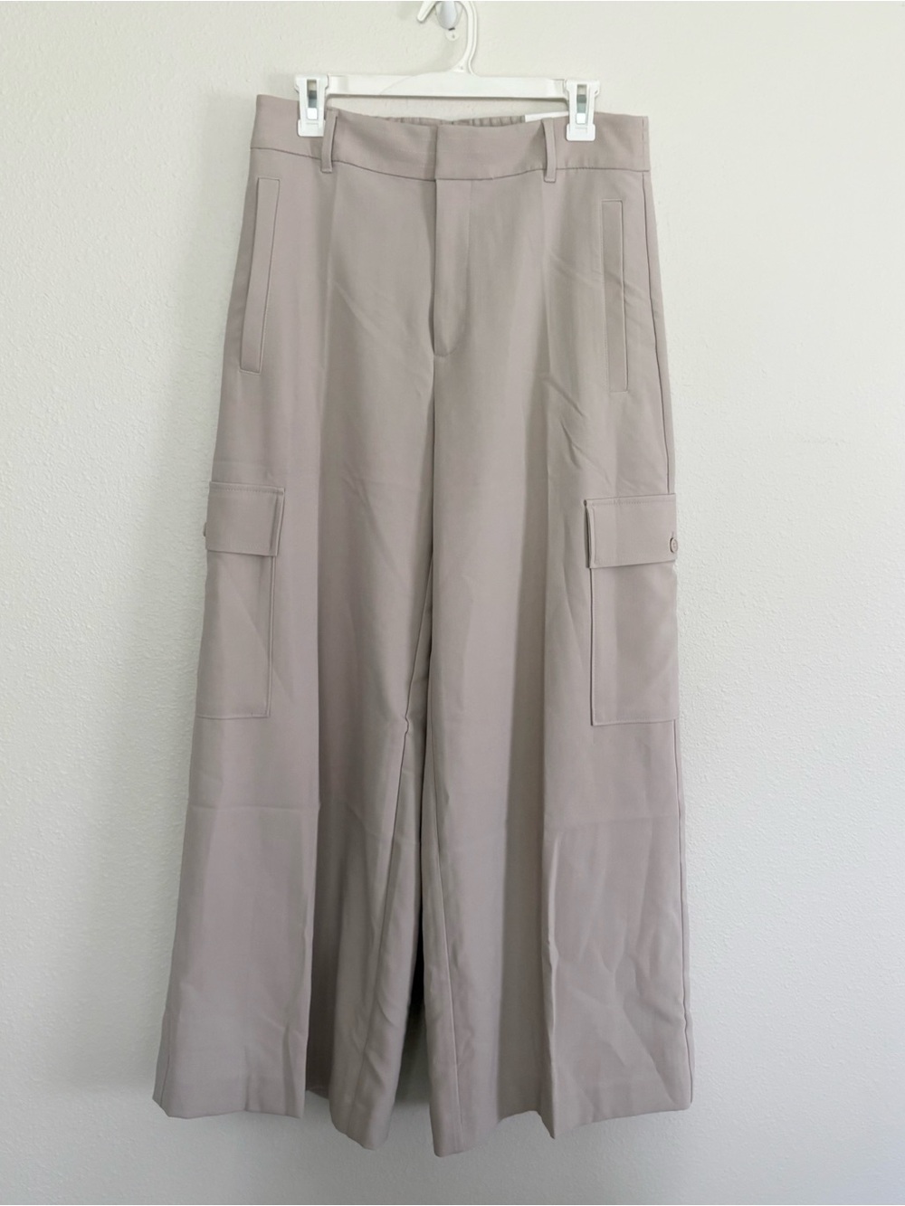 NWT Chico's Smokey Taupe Polished Wide Leg Cargo Pants Size 1R